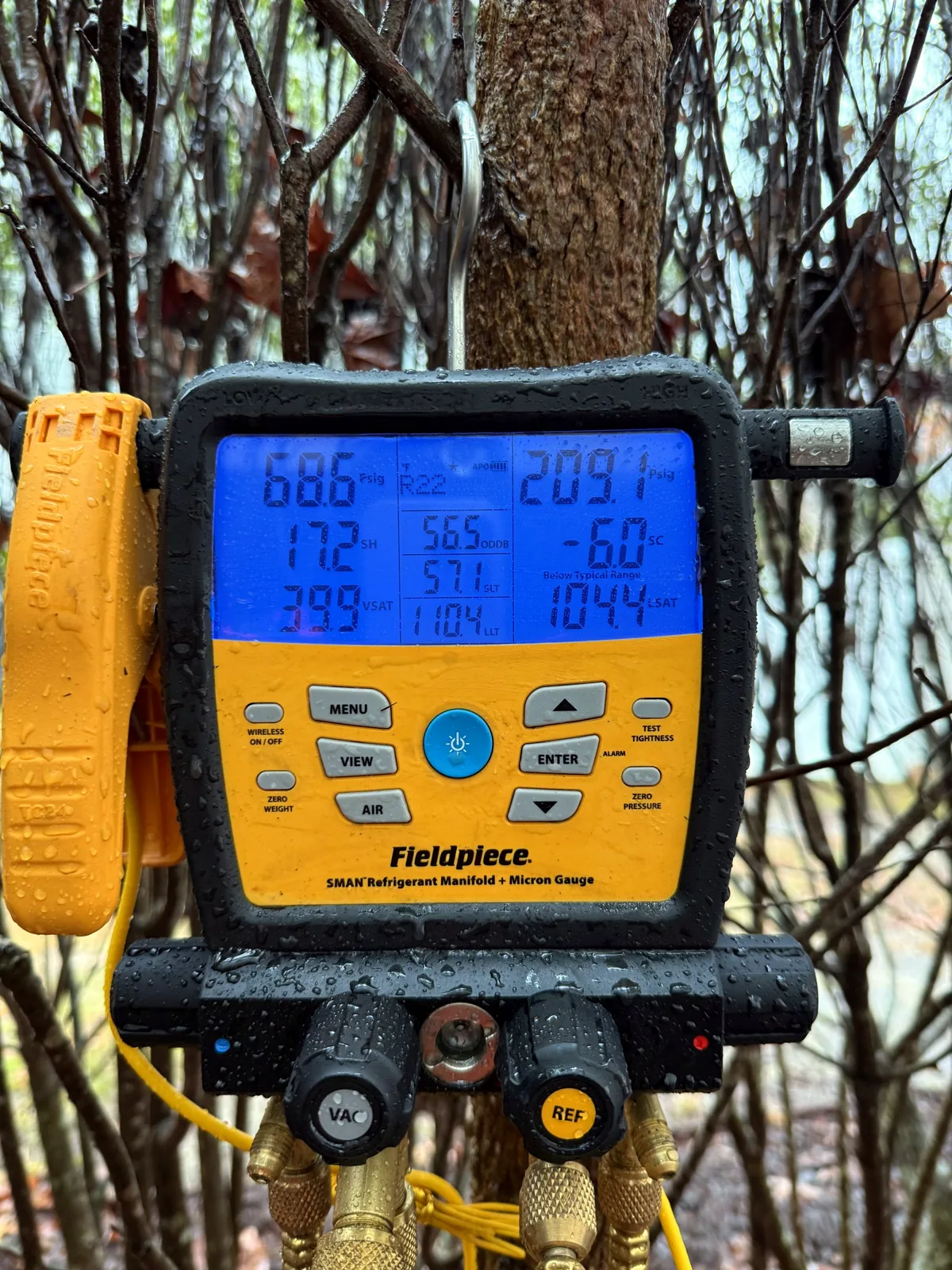 Fieldpiece manifold readings during a diagnostic