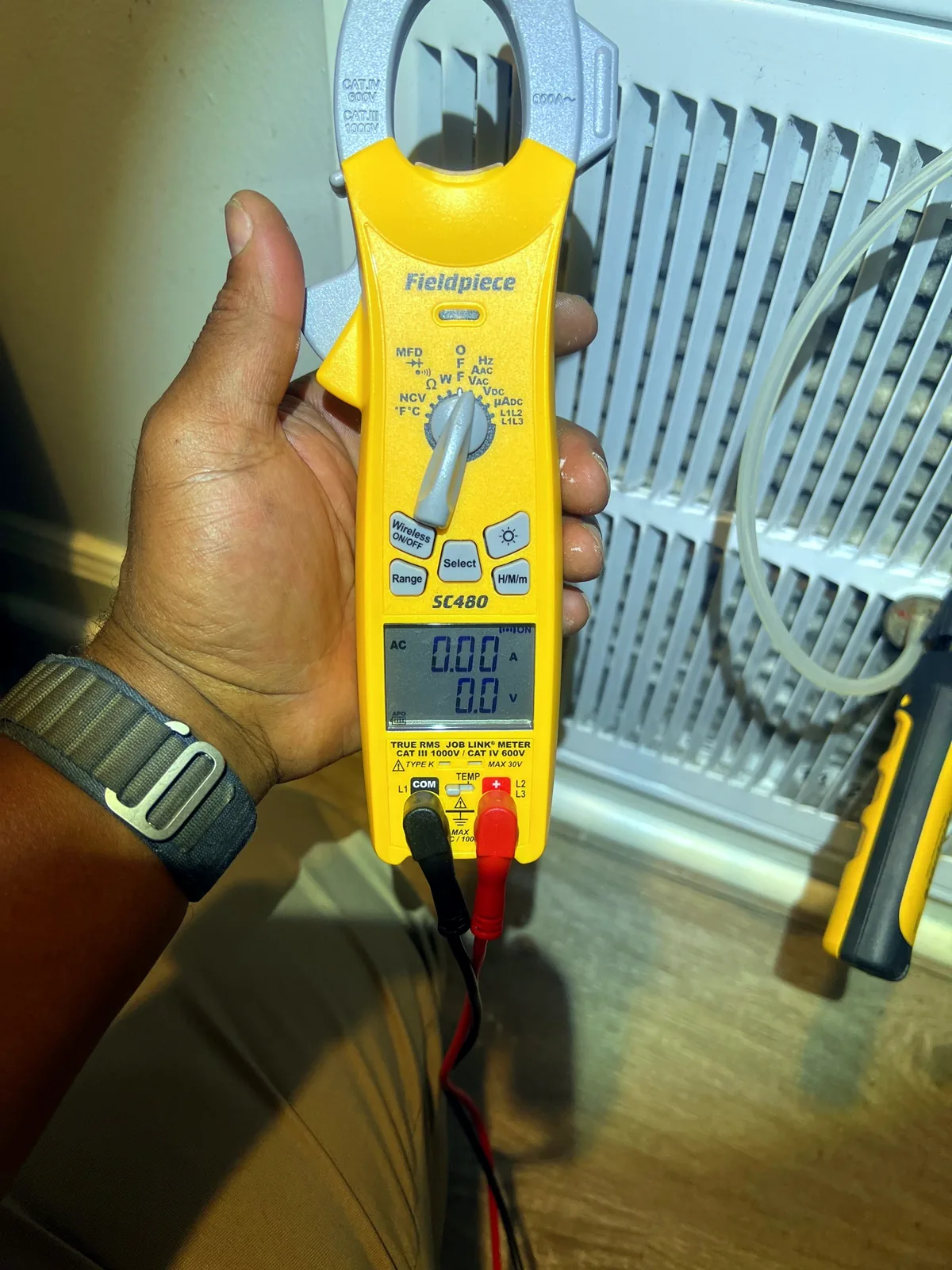Testing with a Fieldpiece clamp meter